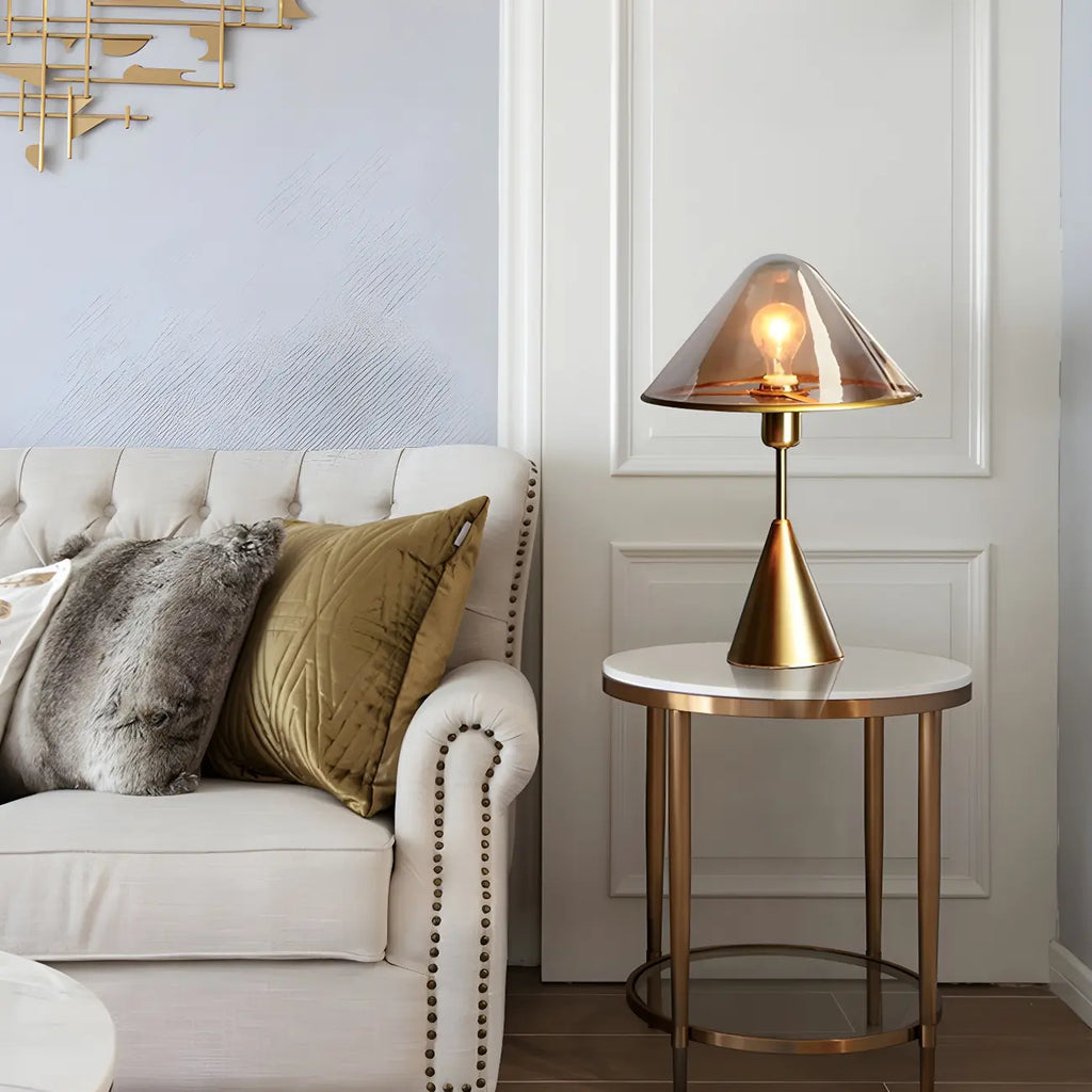 Lampe de bureau moderne dorée avec abat-jour conique en verre pour salon