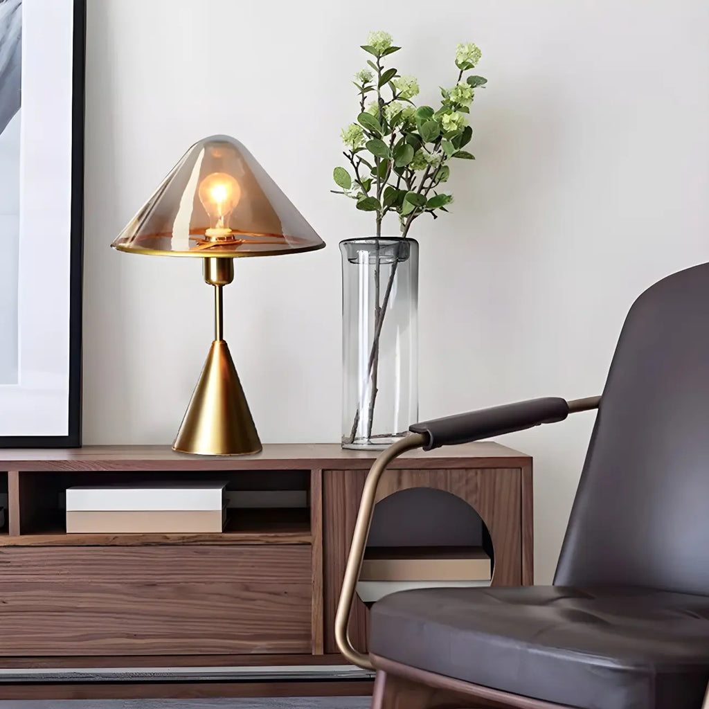 Lampe de bureau moderne dorée avec abat-jour conique en verre pour salon