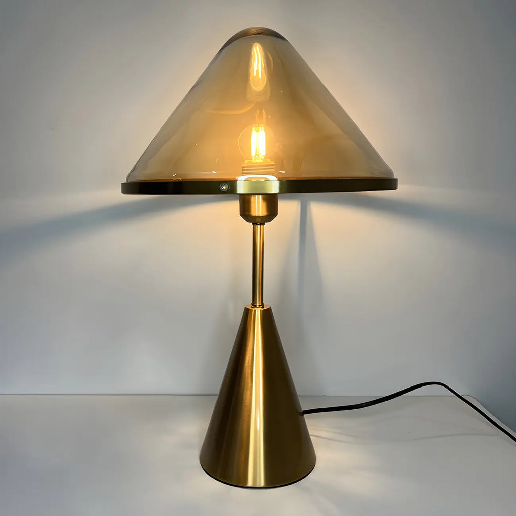Lampe de bureau moderne dorée avec abat-jour conique en verre pour salon