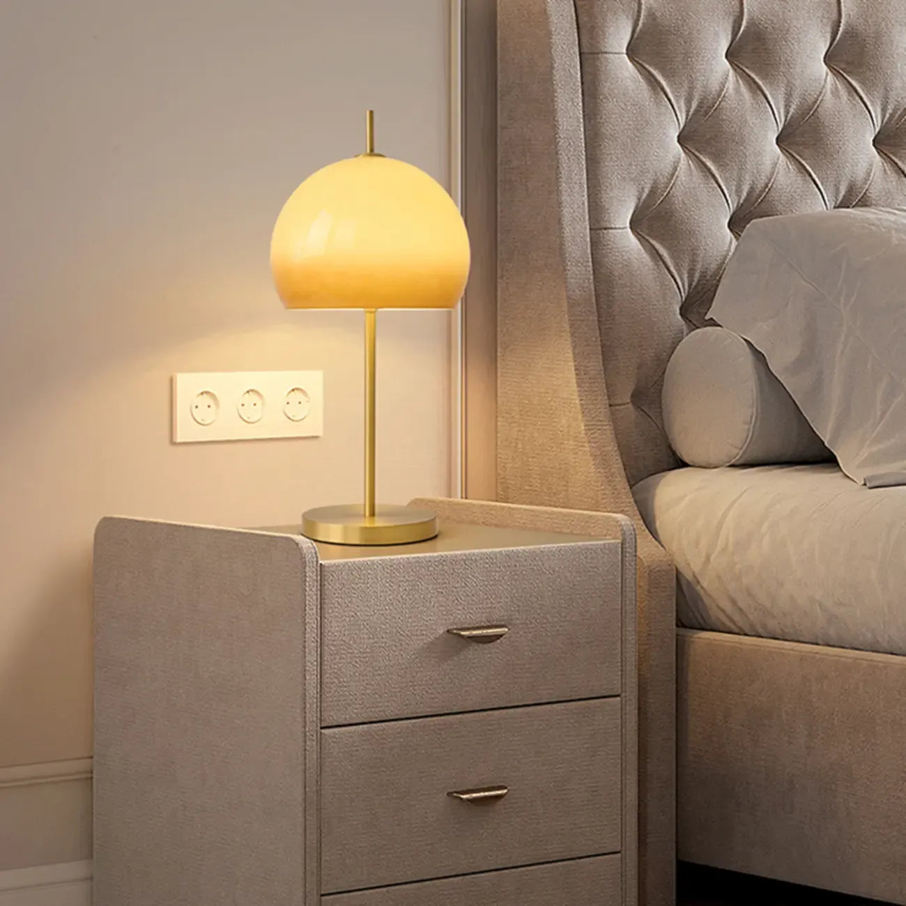 Lampe de chevet nordique en verre orange avec dôme doré