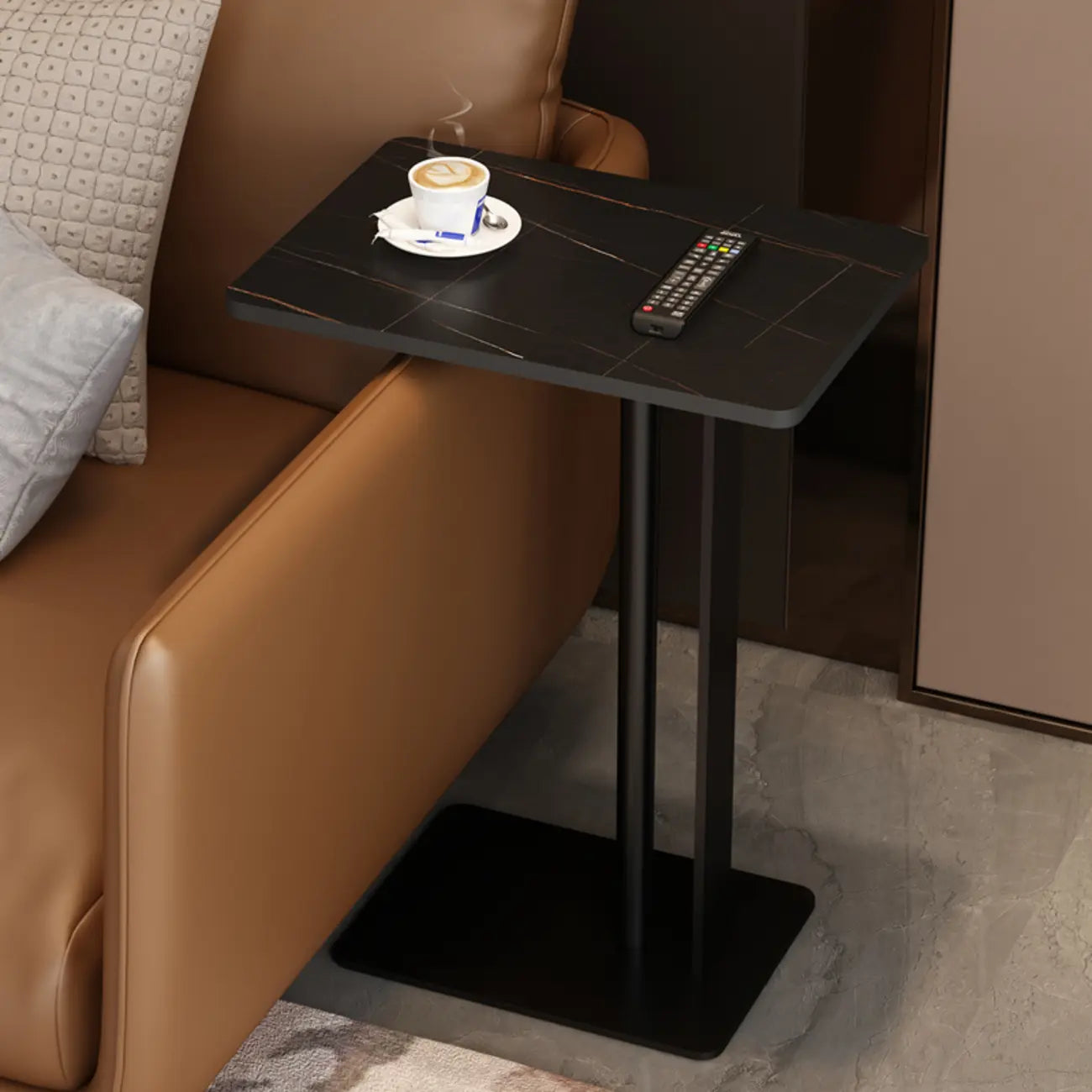 Table d'appoint minimaliste en forme de C en pierre frittée blanche pour canapé