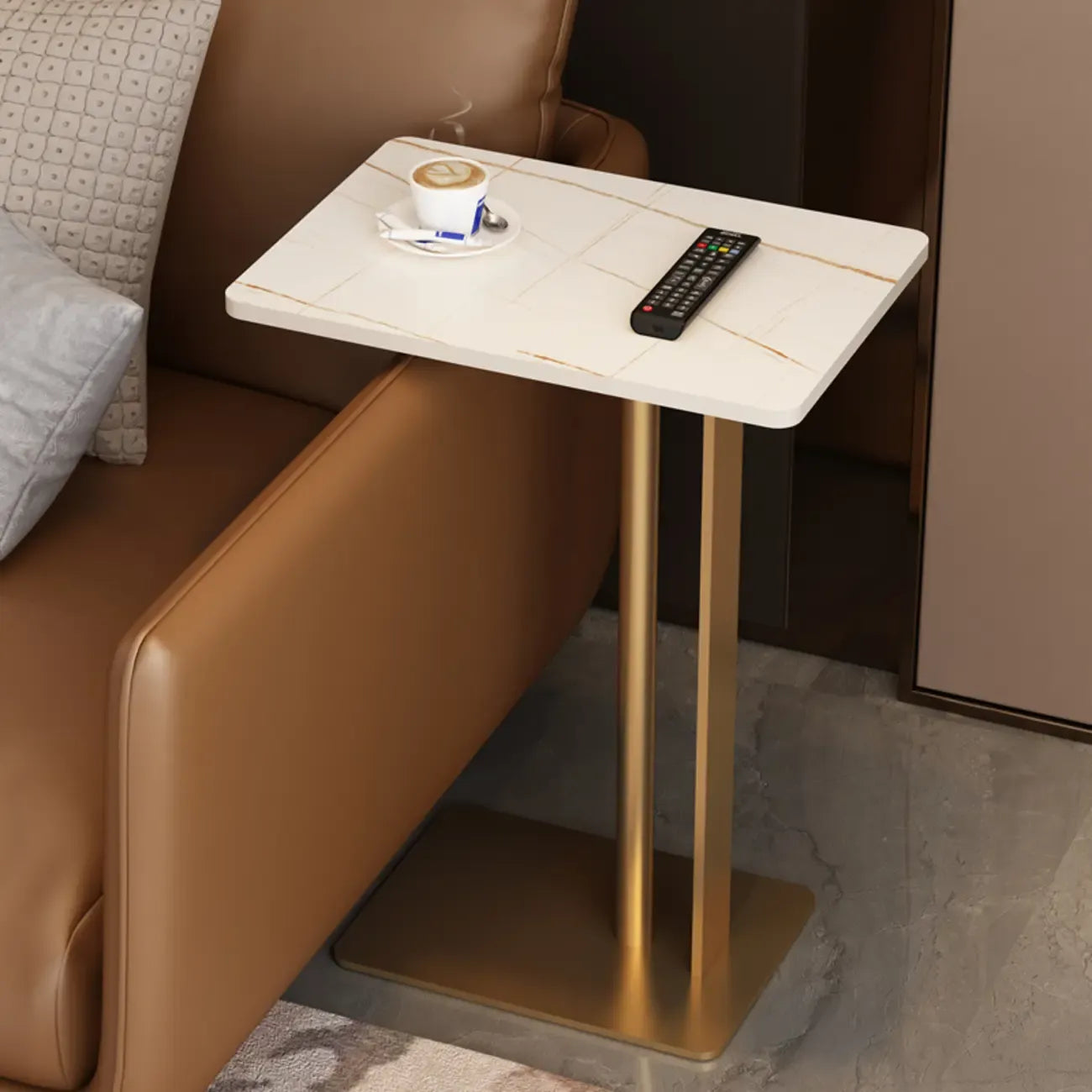 Table d'appoint minimaliste en forme de C en pierre frittée blanche pour canapé