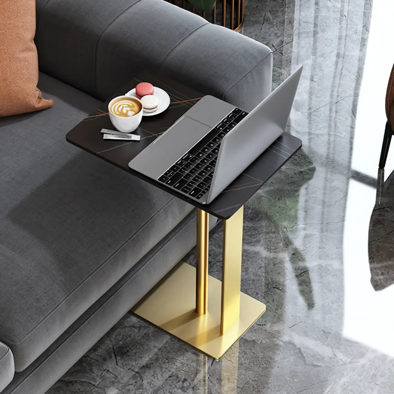 Table d'appoint minimaliste en forme de C en pierre frittée blanche pour canapé