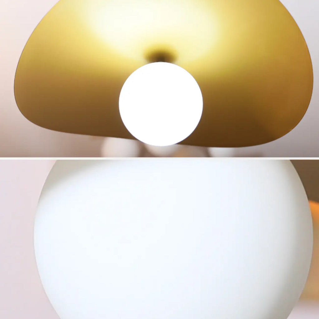 Suspension design en verre blanc avec abat-jour en forme de feuille de lotus