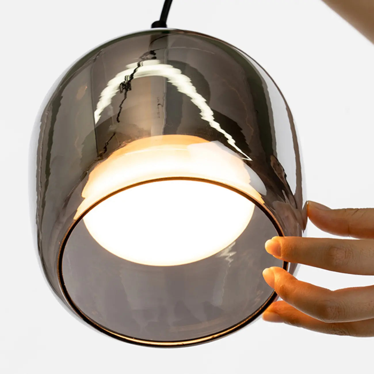 Suspension moderne à 3 lumières en verre noir en forme de bocal