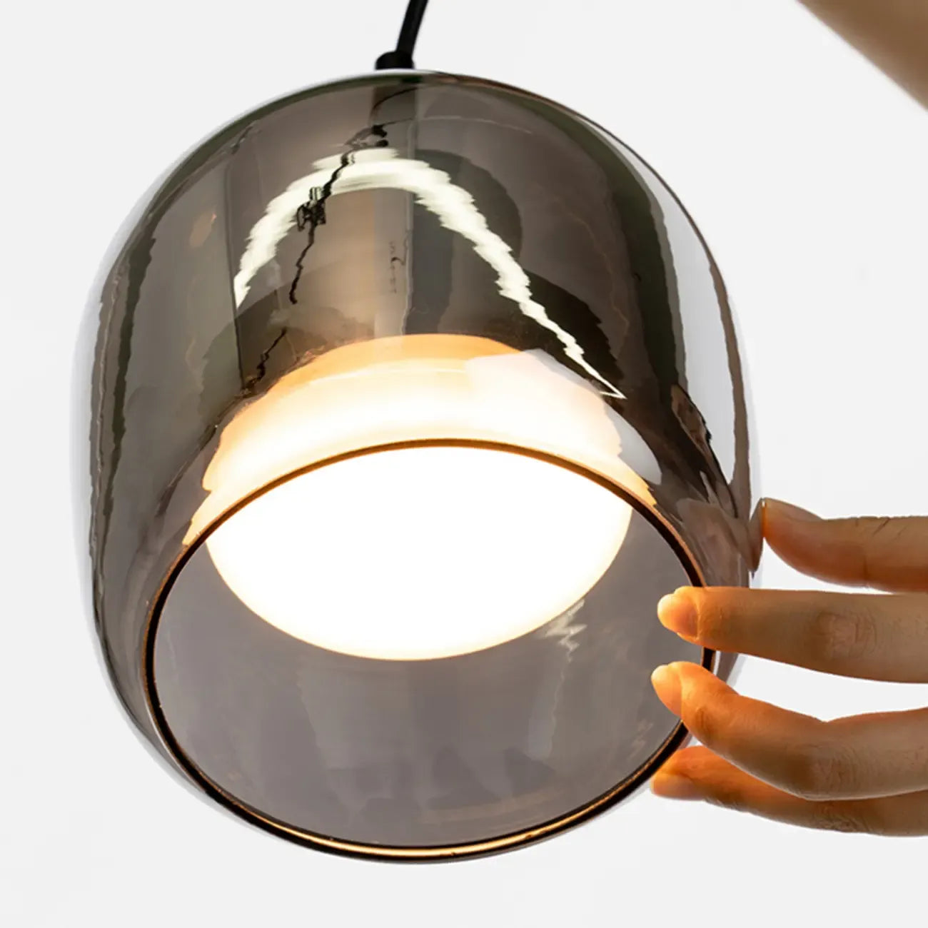 Suspension moderne à 3 lumières en verre noir en forme de bocal