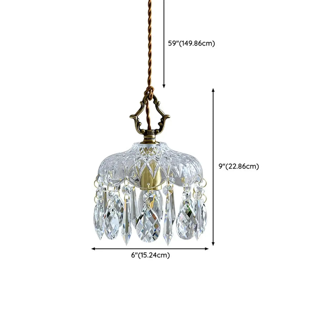 Lustre élégant en cristal clair avec des accents luxueux pour salon
