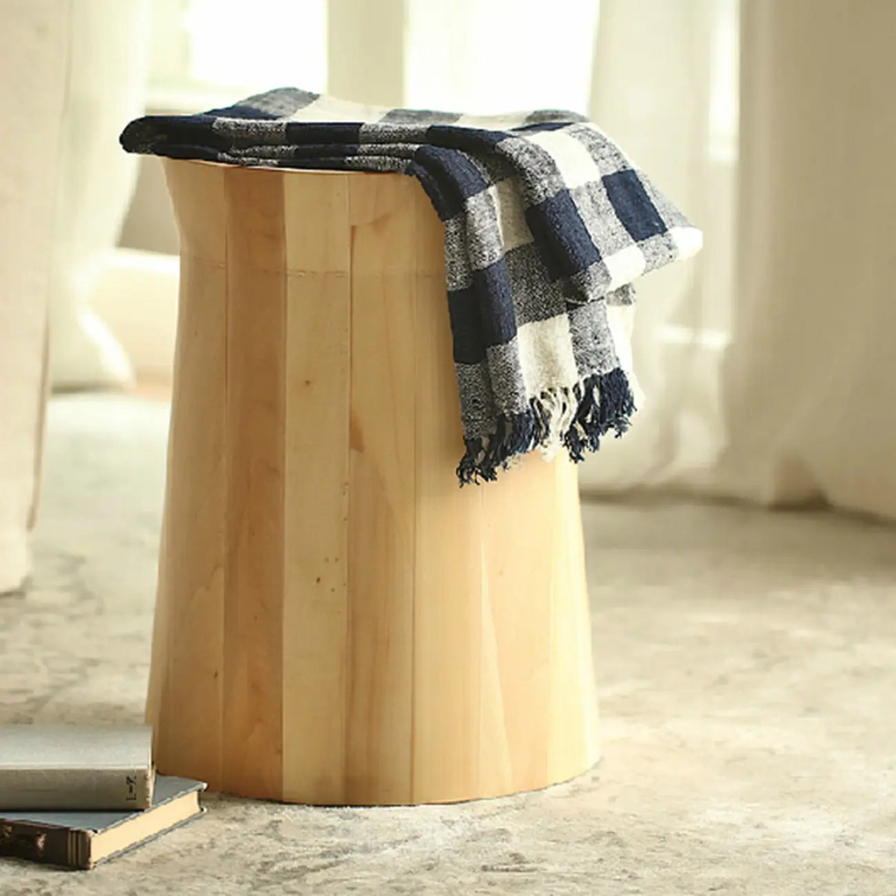 Petite table d'appoint ronde en bois naturel pour salon