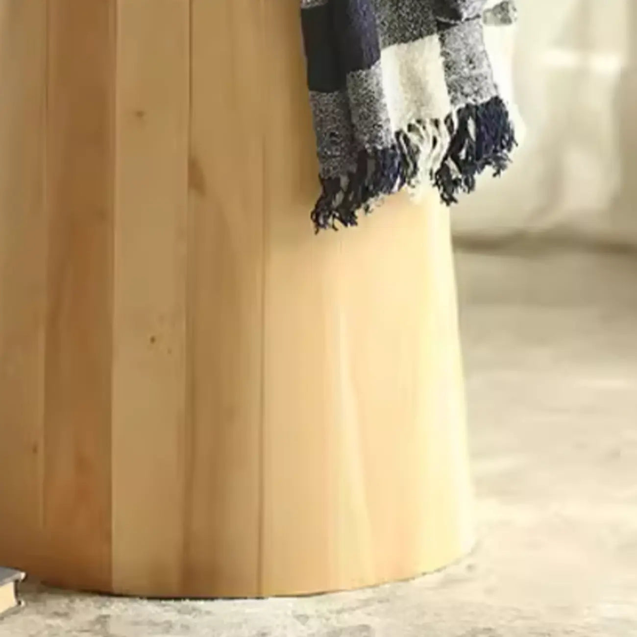 Petite table d'appoint ronde en bois naturel pour salon