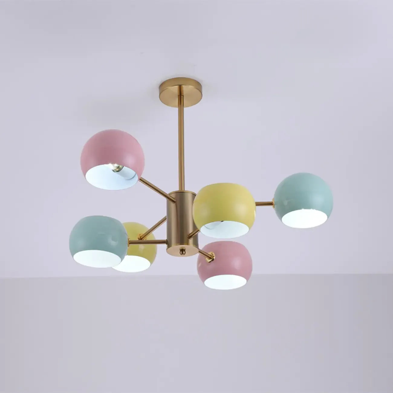 Lustre minimaliste moderne en métal avec abat-jour sphérique