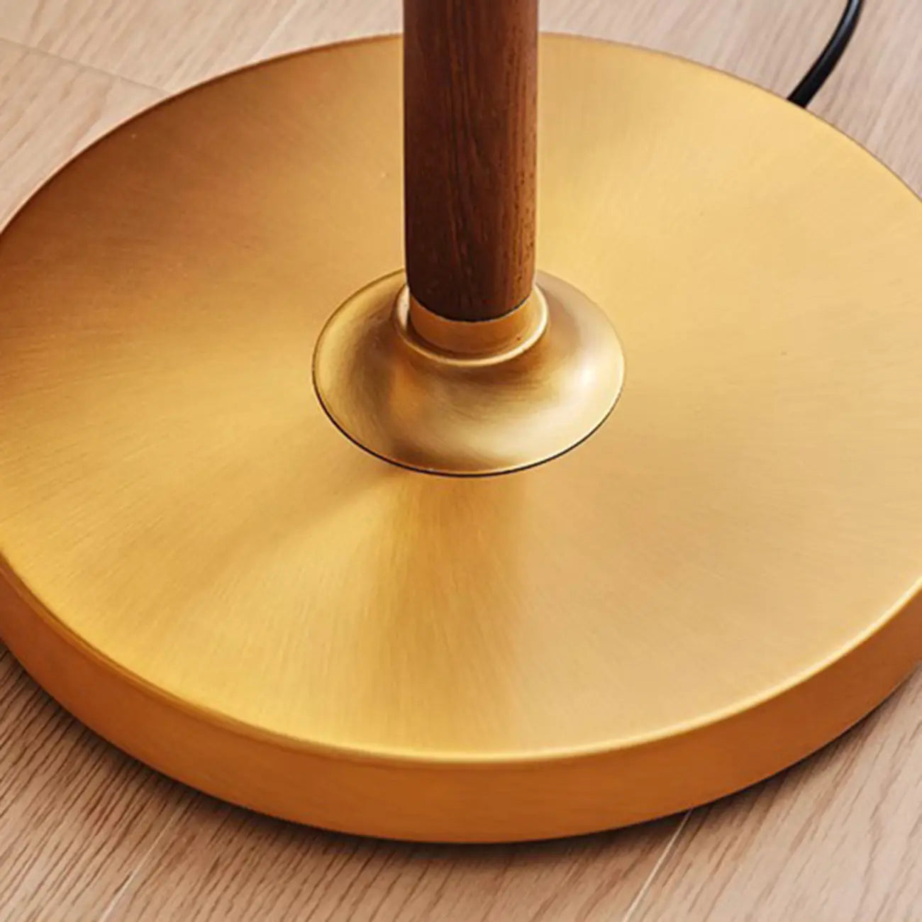 Lampadaire moderne avec abat-jour plissé pour salon