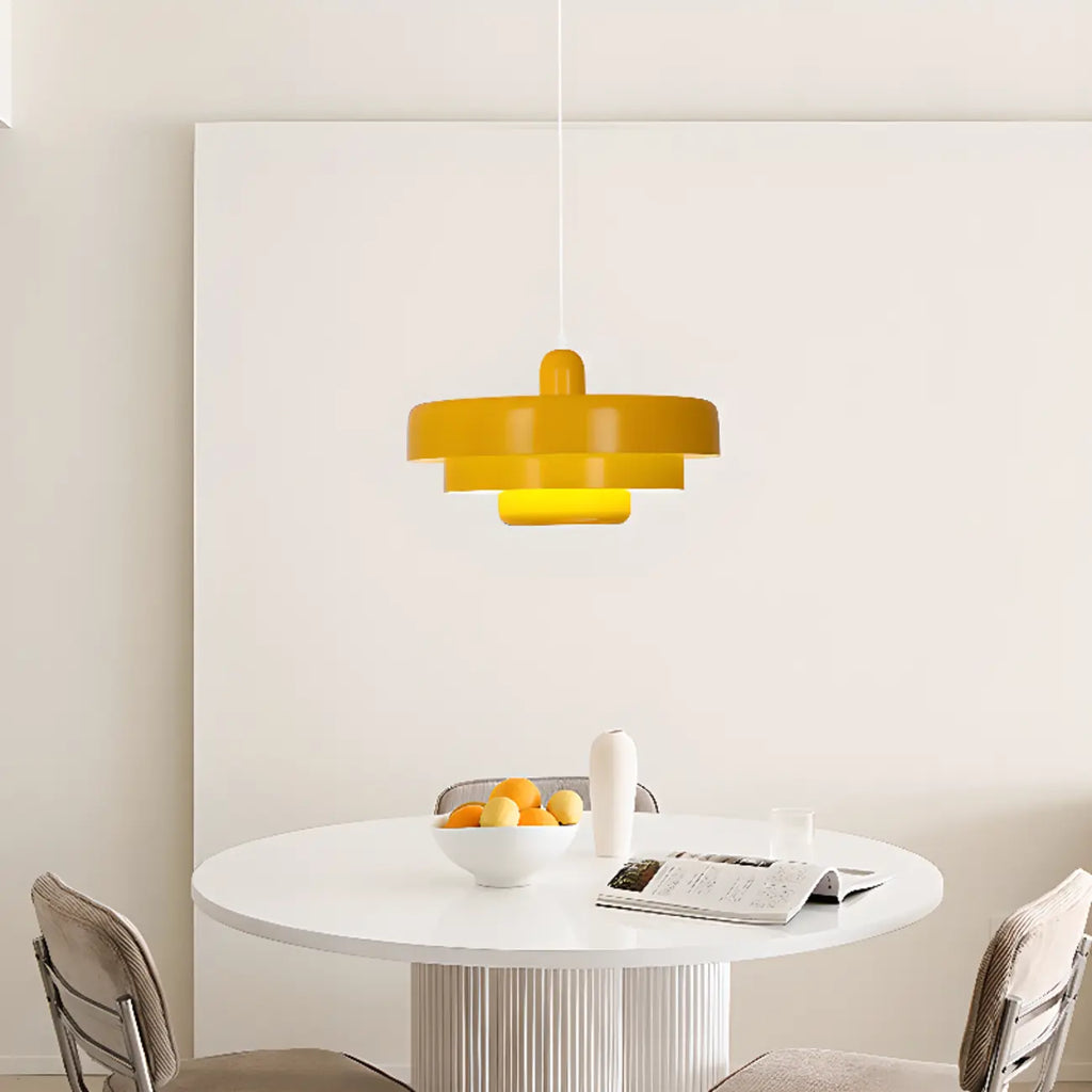 Suspension design en fer blanc à étages pour salon