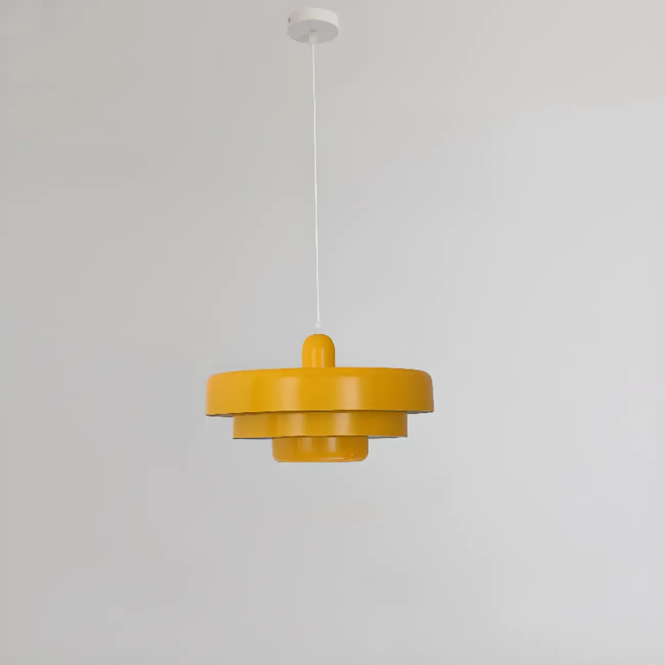 Suspension design en fer blanc à étages pour salon