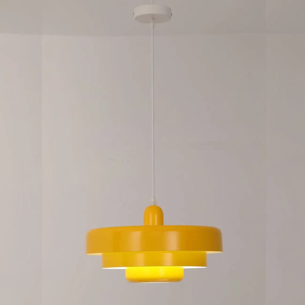 Suspension design en fer blanc à étages pour salon