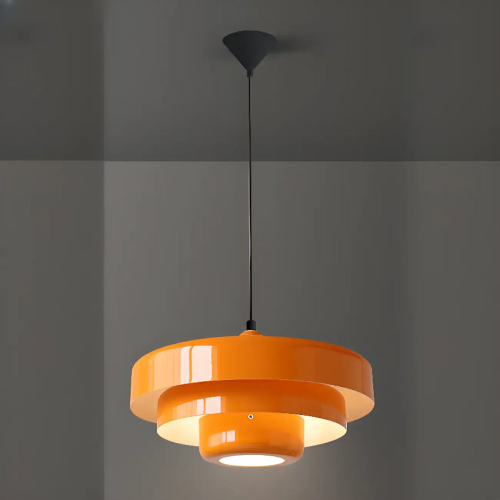 Suspension design en fer blanc à étages pour salon