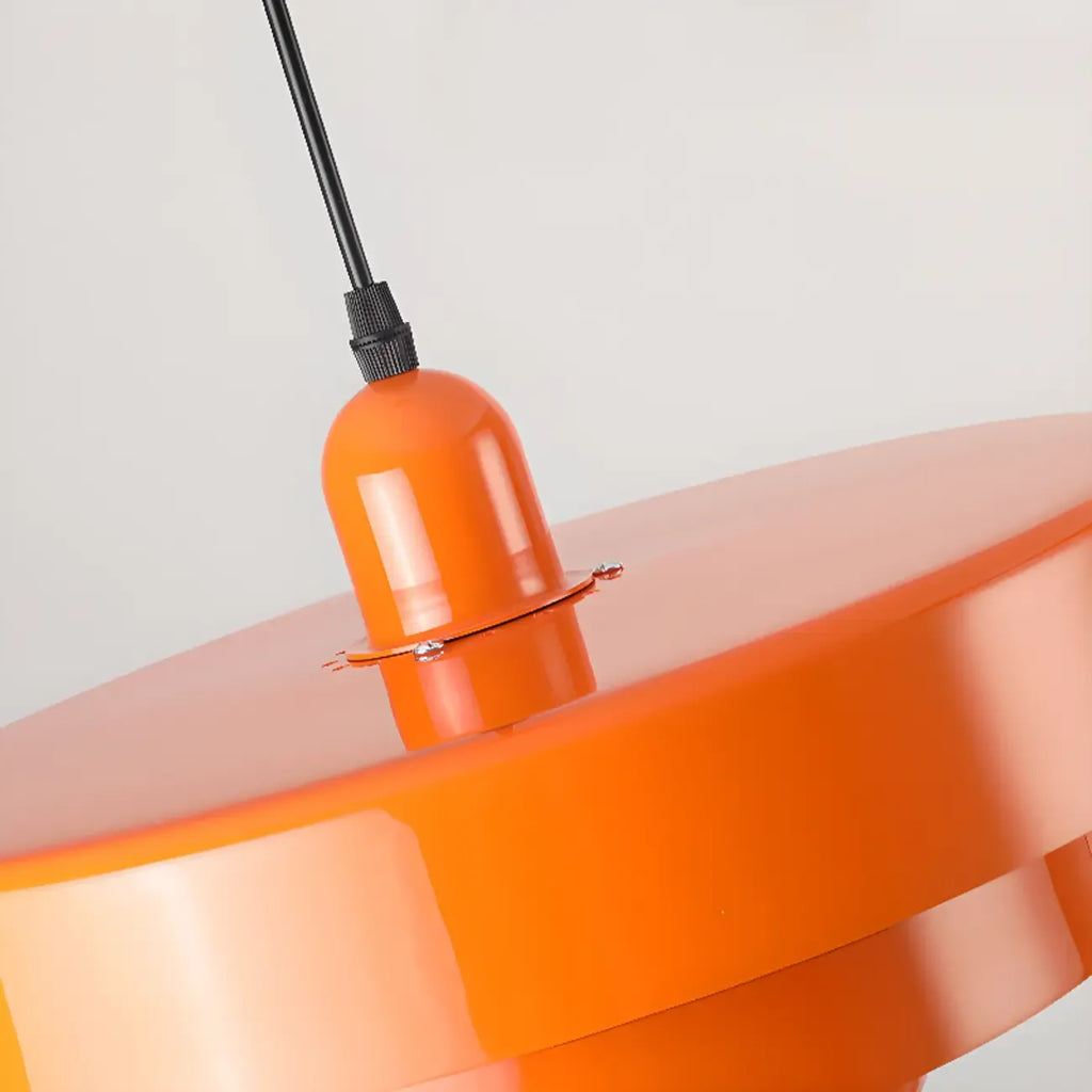 Suspension design en fer blanc à étages pour salon