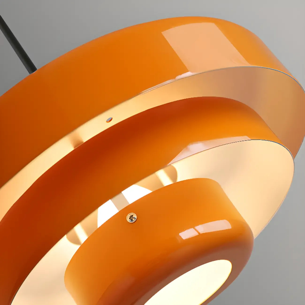 Suspension design en fer blanc à étages pour salon