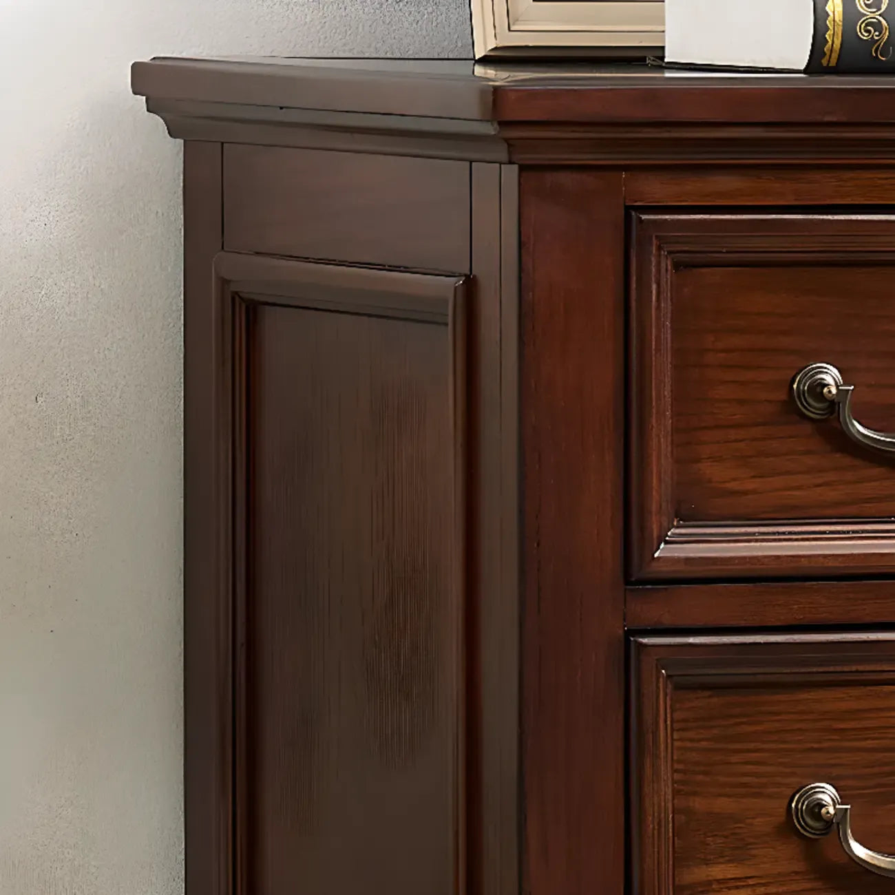 Commode traditionnelle en bois brun à 5 tiroirs pour chambre à coucher