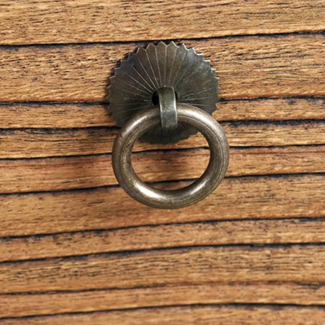 Commode console traditionnelle en bois brun avec poignées en métal