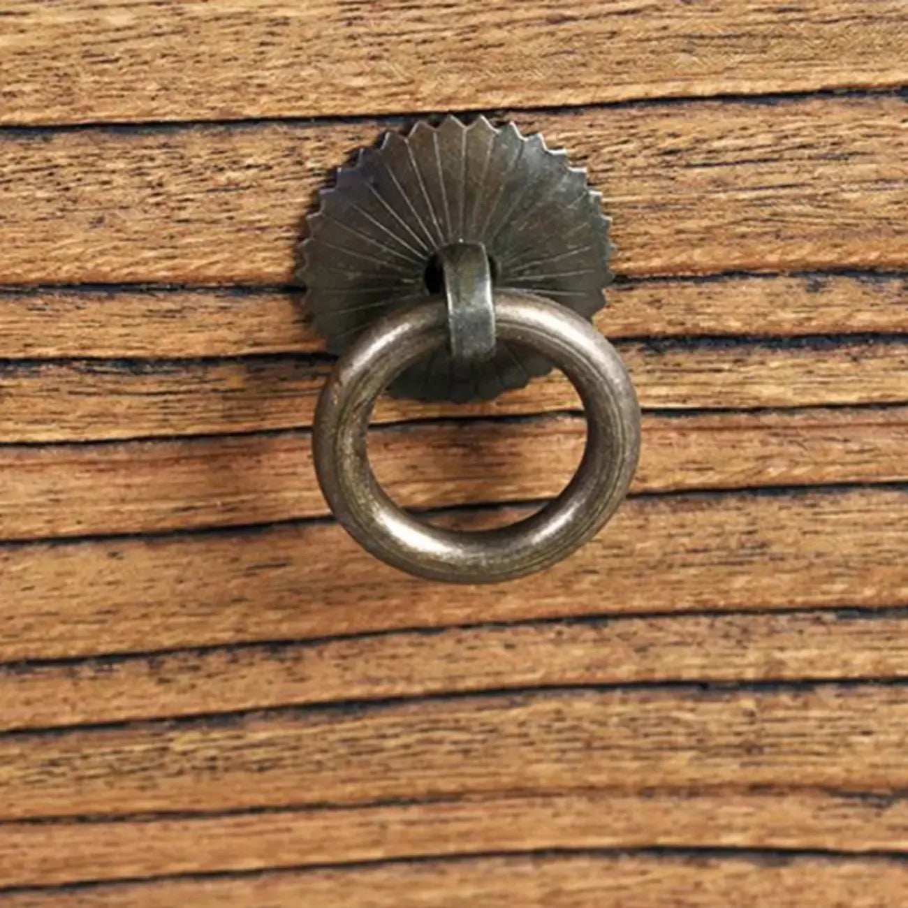 Commode console traditionnelle en bois brun avec poignées en métal