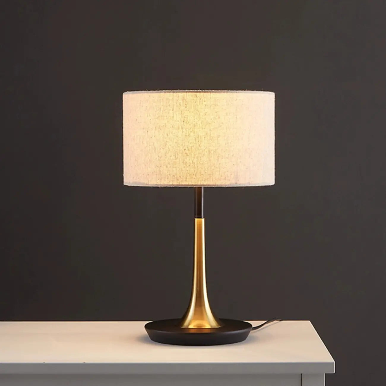 Lampe de table moderne géométrique en tissu, à brancher, pour chambre à coucher