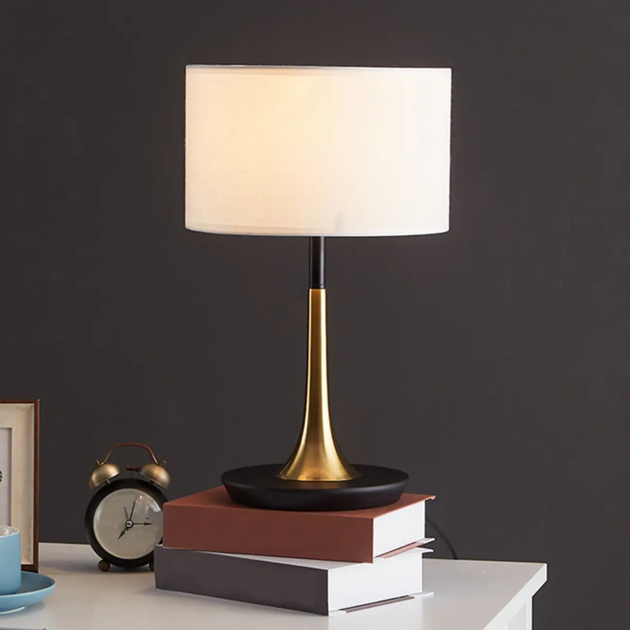 Lampe de table moderne géométrique en tissu, à brancher, pour chambre à coucher