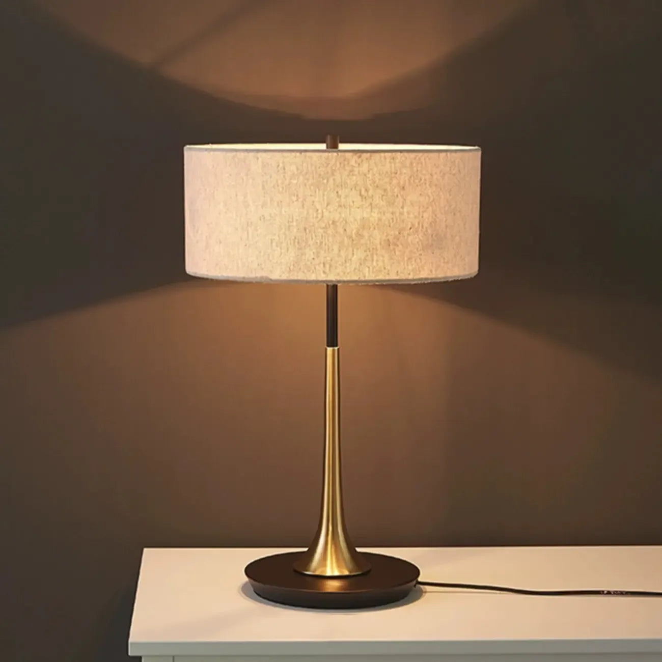 Lampe de table moderne géométrique en tissu, à brancher, pour chambre à coucher
