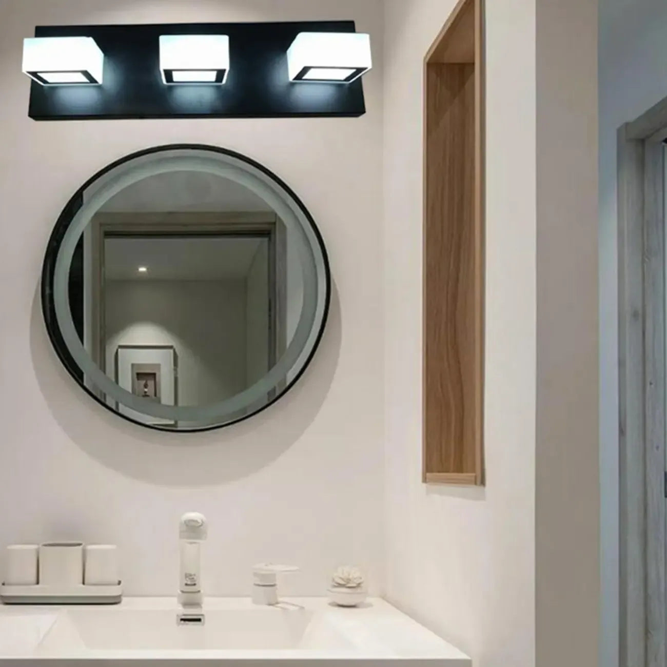 Applique murale créative en forme de cube acrylique à 3 têtes pour miroir de salle de bain