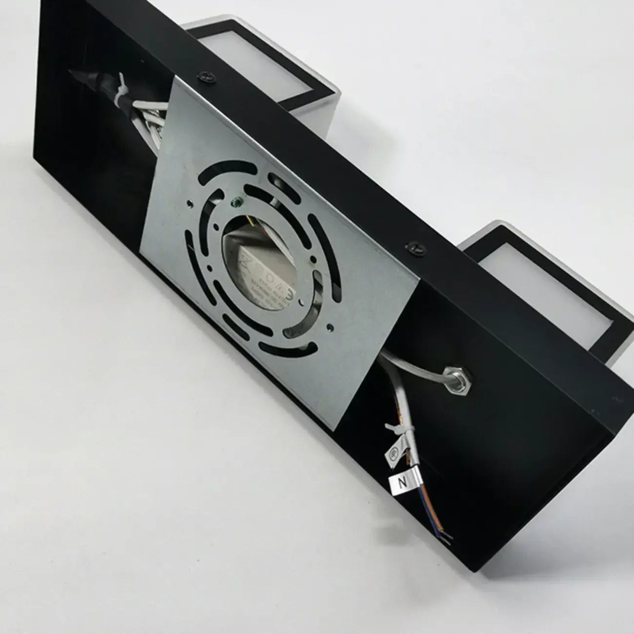 Applique murale créative en forme de cube acrylique à 3 têtes pour miroir de salle de bain