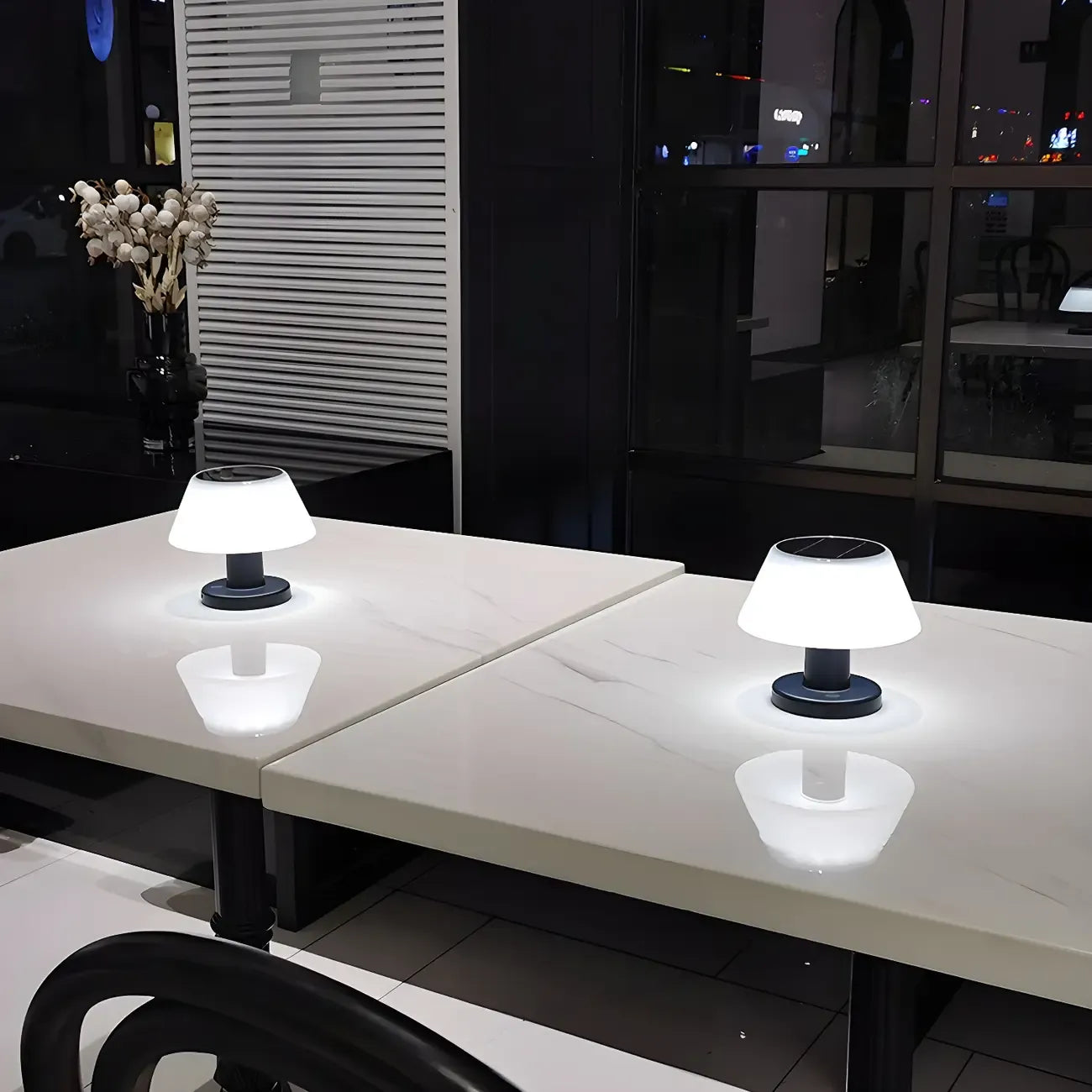 Lampadaires extérieurs modernes blancs solaires en forme de tambour