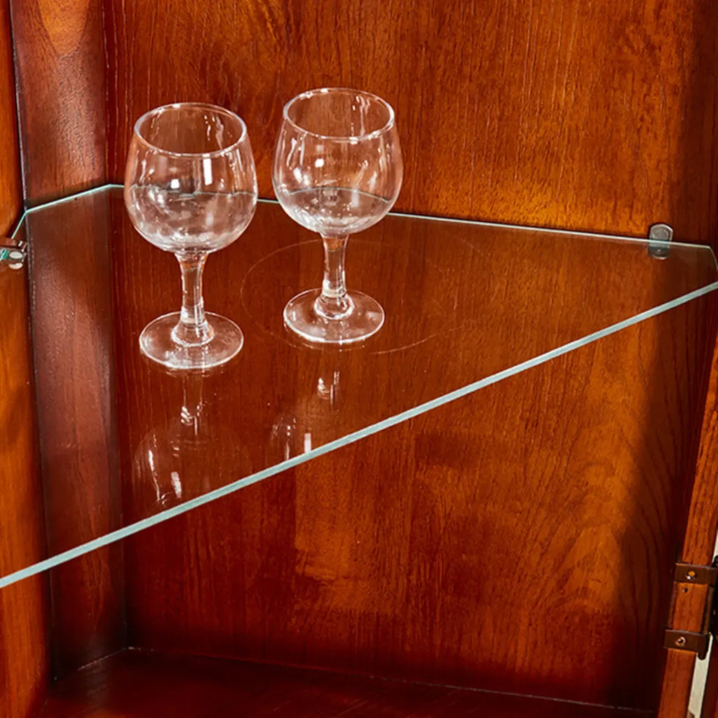 Meuble d'angle de rangement classique avec portes vitrées et étagère