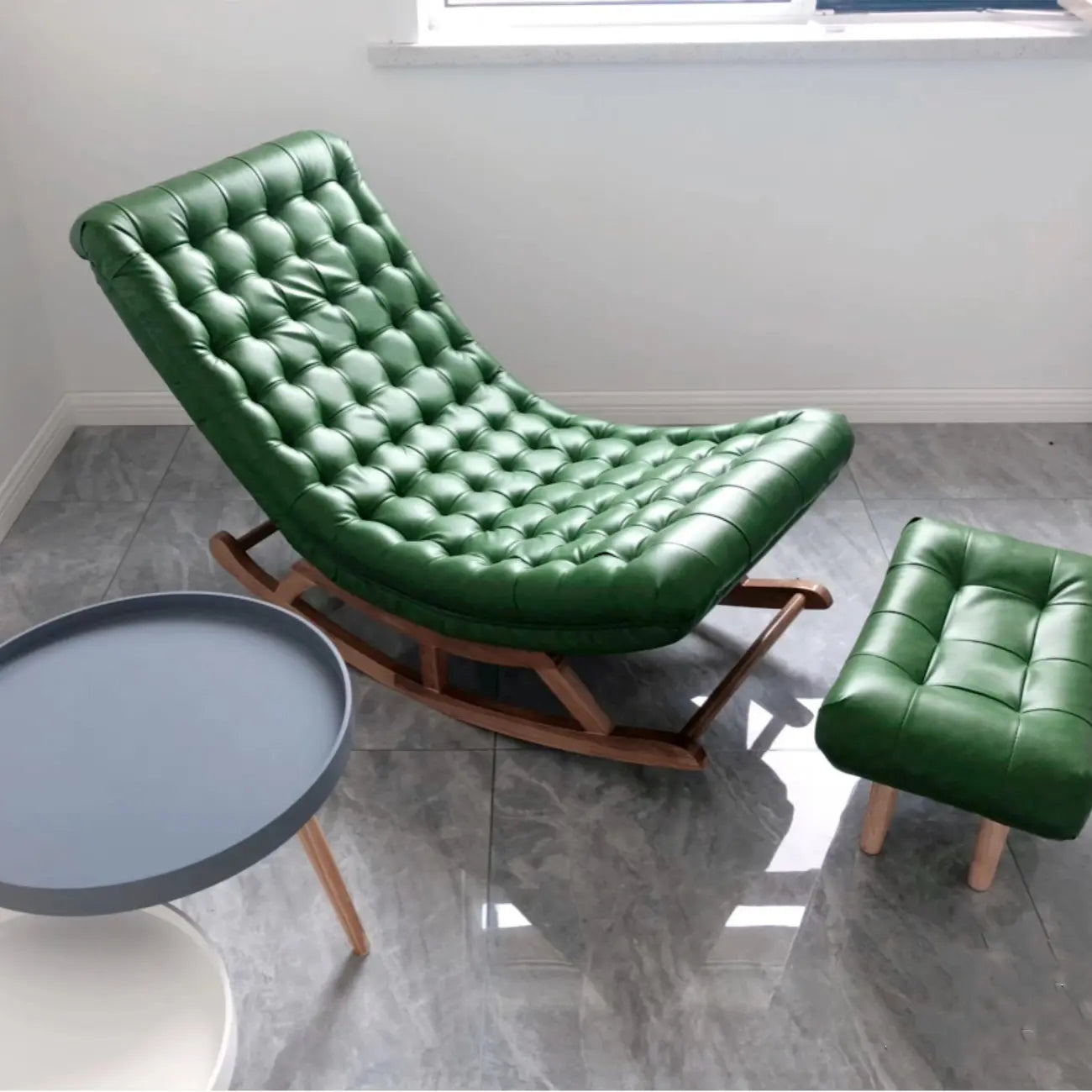 Fauteuil à bascule ergonomique moderne rembourré avec repose-pieds