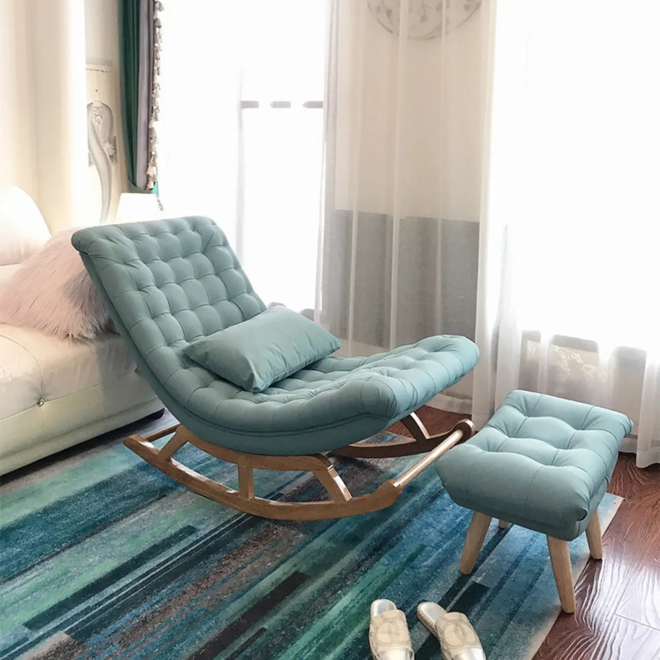 Fauteuil à bascule ergonomique moderne rembourré avec repose-pieds