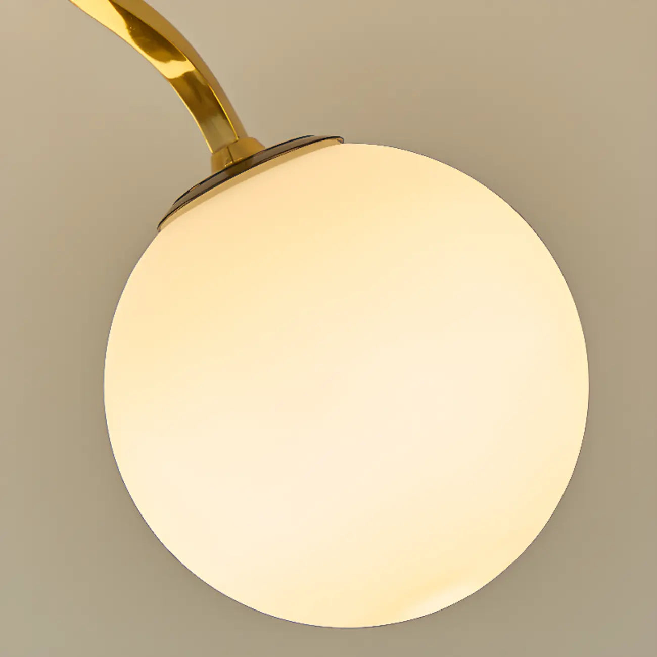 Lustre moderne en verre blanc avec boules et longueur réglable