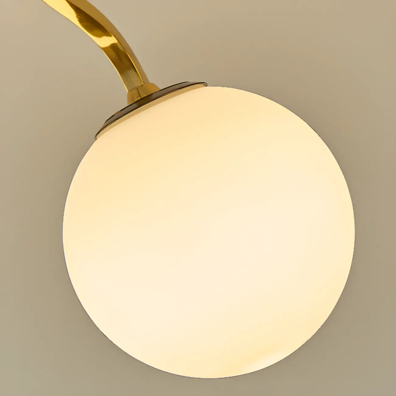 Lustre moderne en verre blanc avec boules et longueur réglable