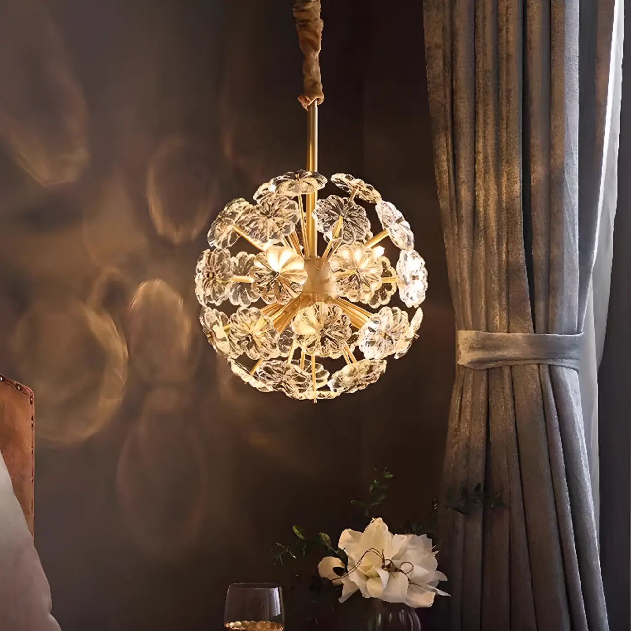 Lustre moderne en cristal avec globe et lumière d'ambiance