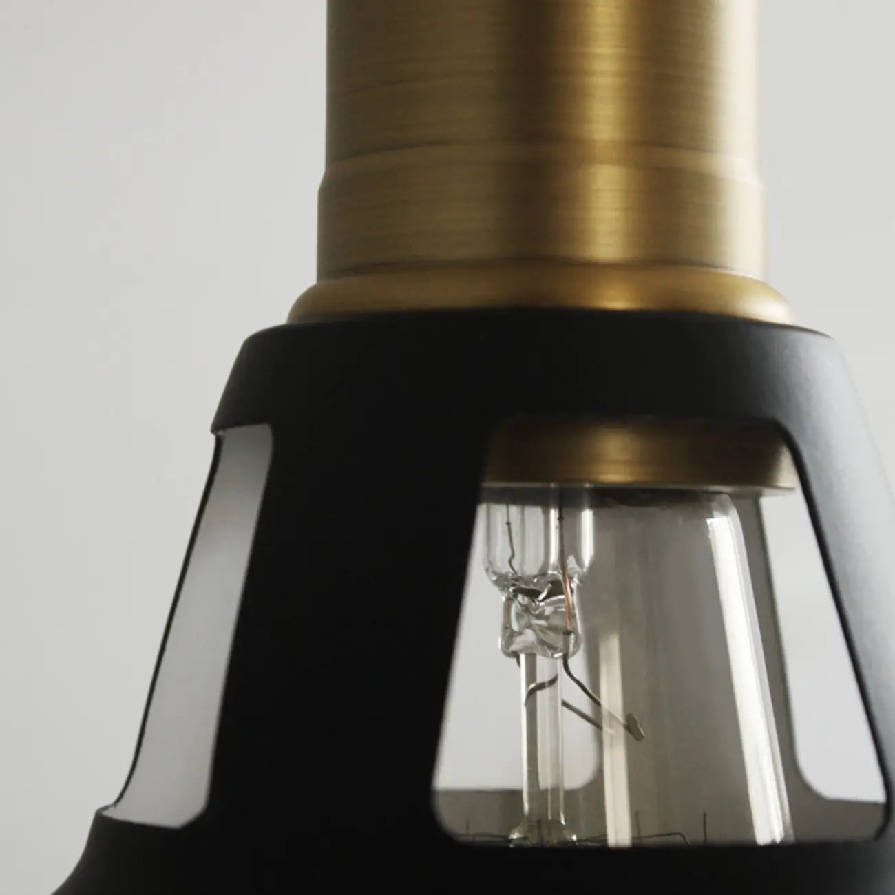 Suspension industrielle en fer blanc dôme pour salon