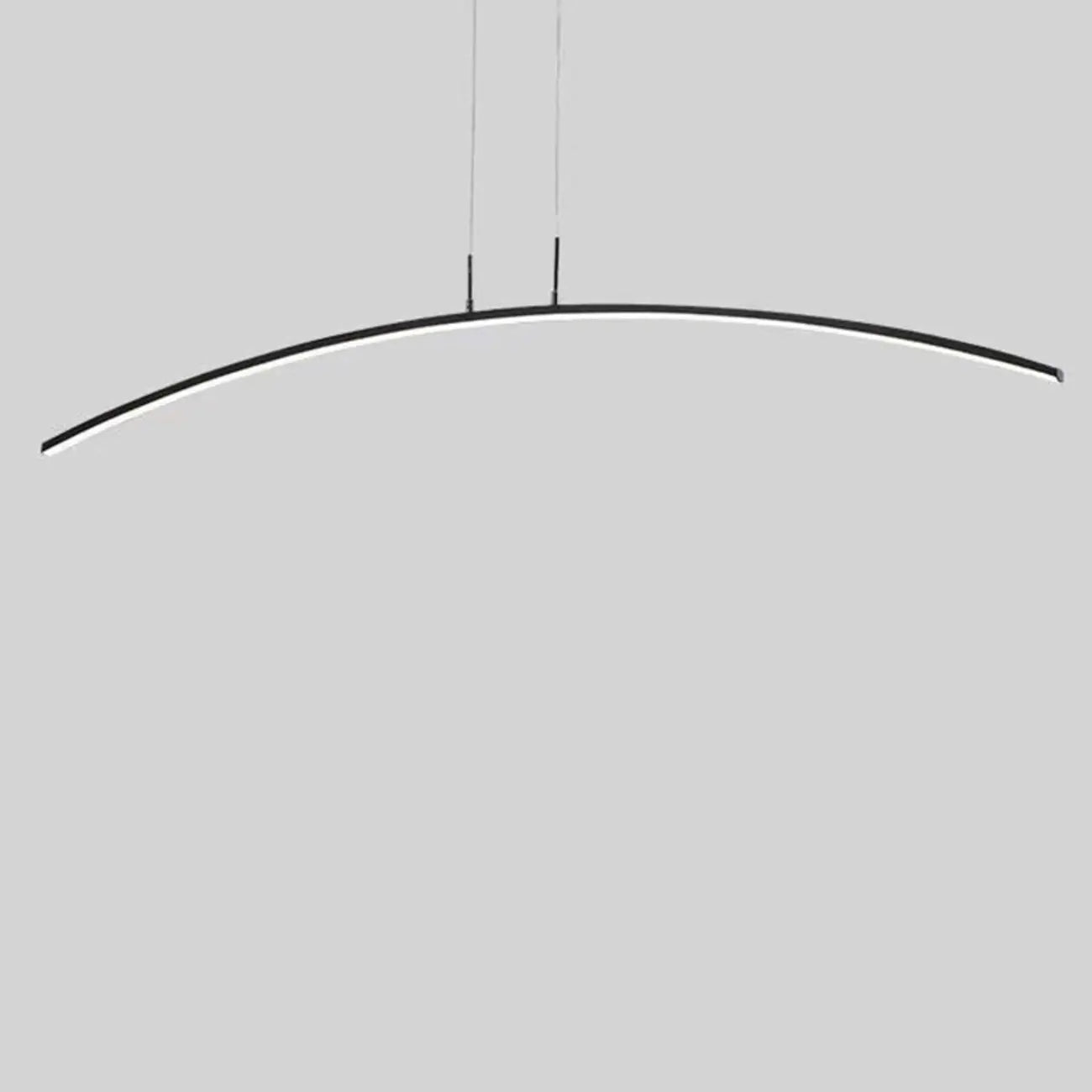 Suspension LED linéaire noire en gel de silice pour îlot, en forme d'arche.