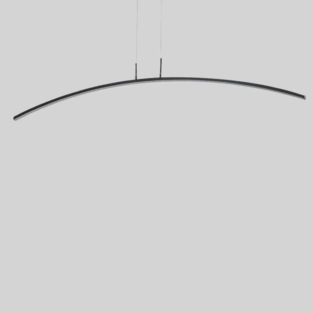 Suspension LED linéaire noire en gel de silice pour îlot, en forme d'arche.
