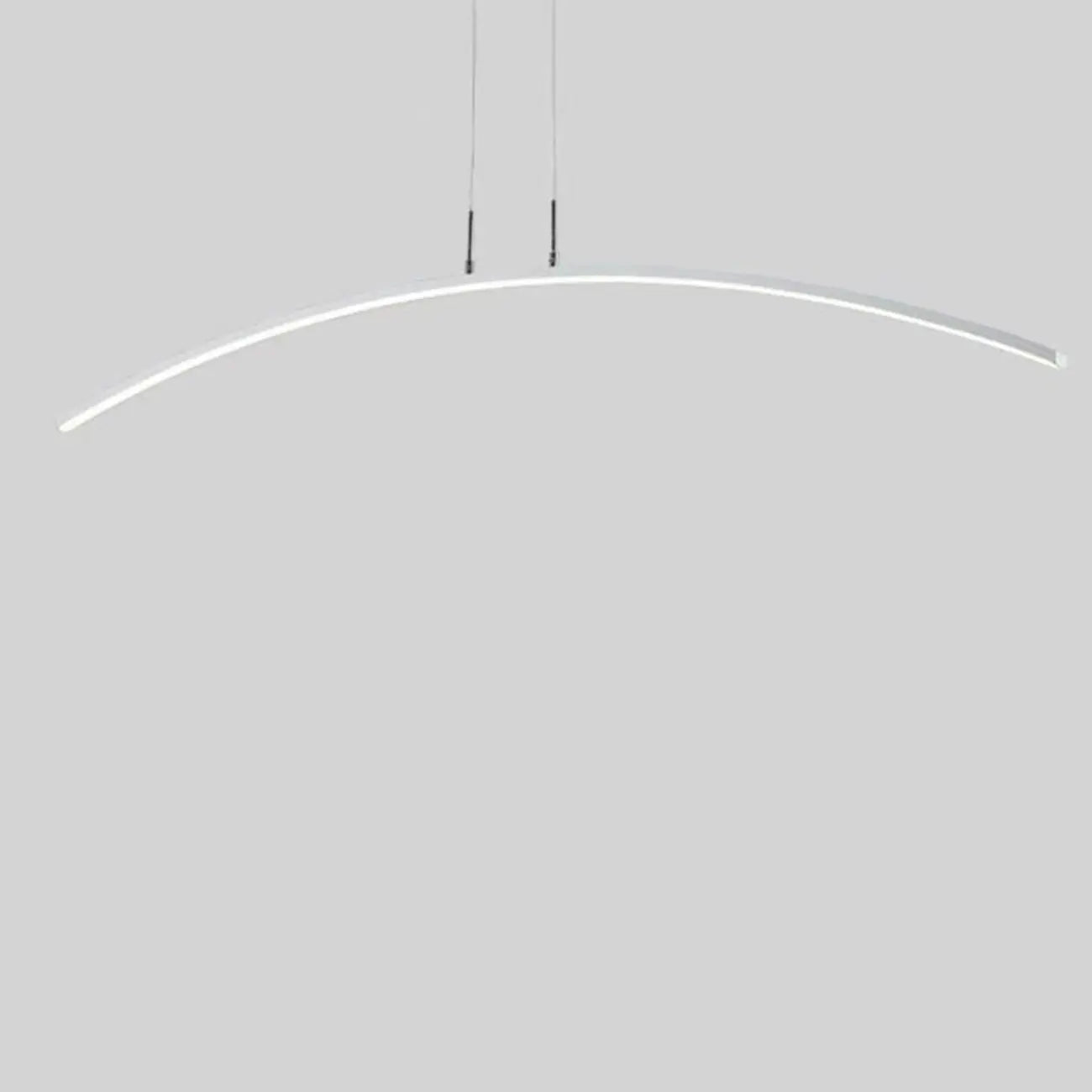 Suspension LED linéaire noire en gel de silice pour îlot, en forme d'arche.