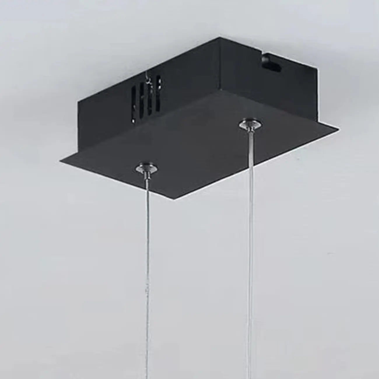 Suspension LED linéaire noire en gel de silice pour îlot, en forme d'arche.