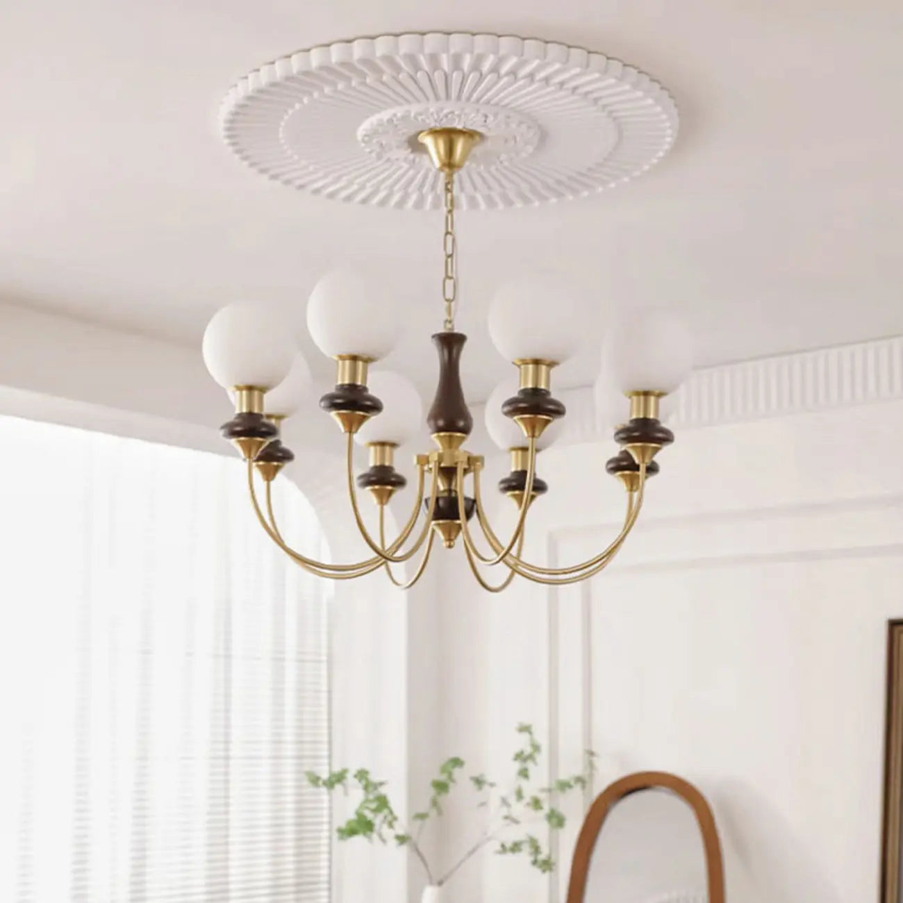 Lustre simple en bois, or et verre blanc, or