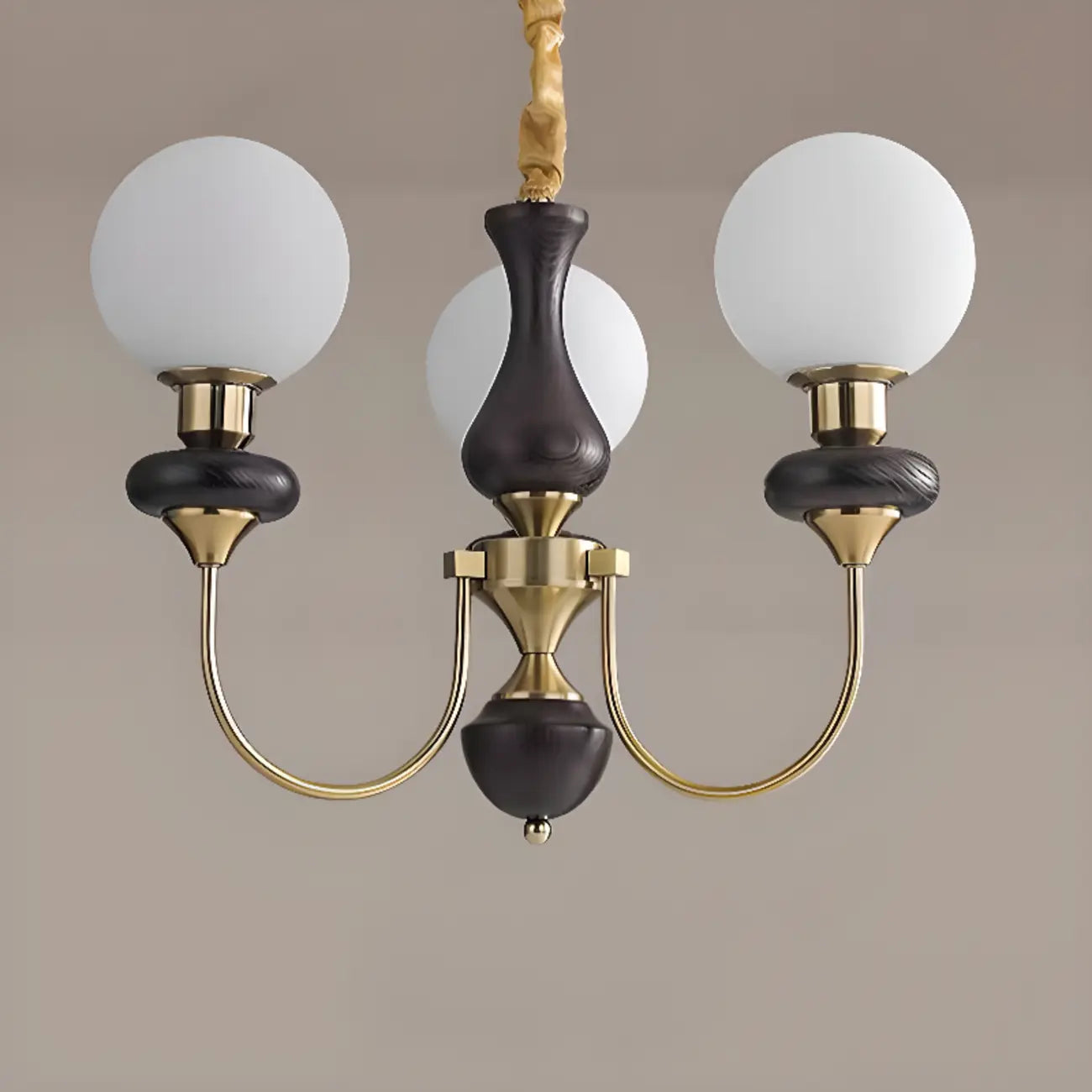 Lustre simple en bois, or et verre blanc, or