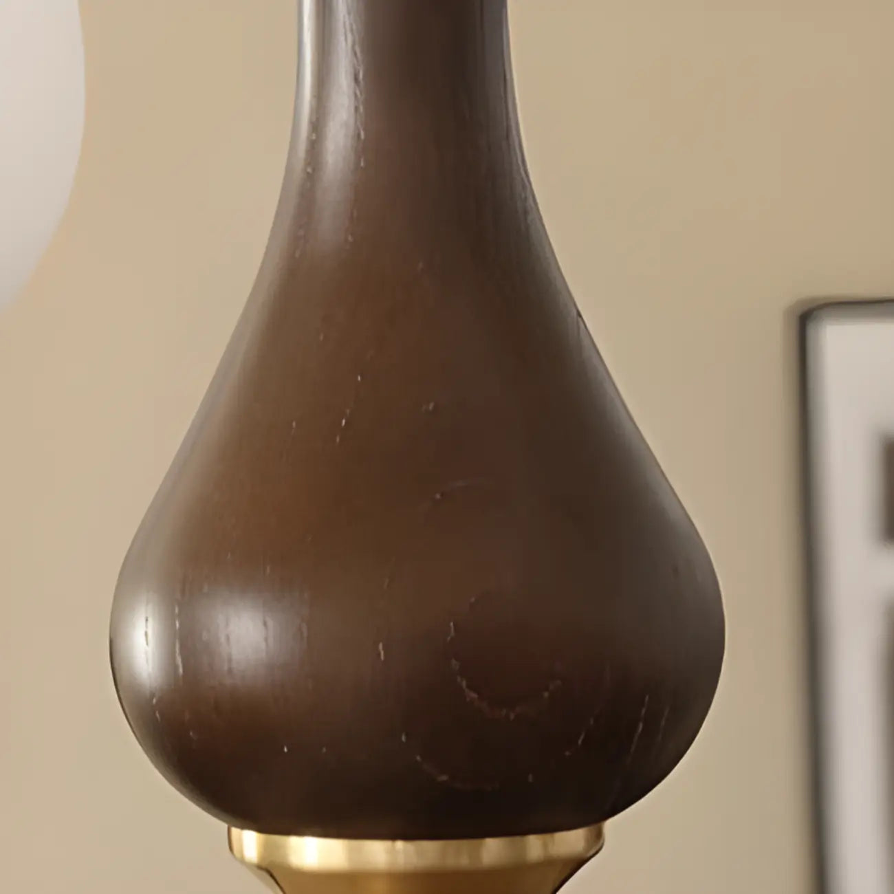 Lustre simple en bois, or et verre blanc, or