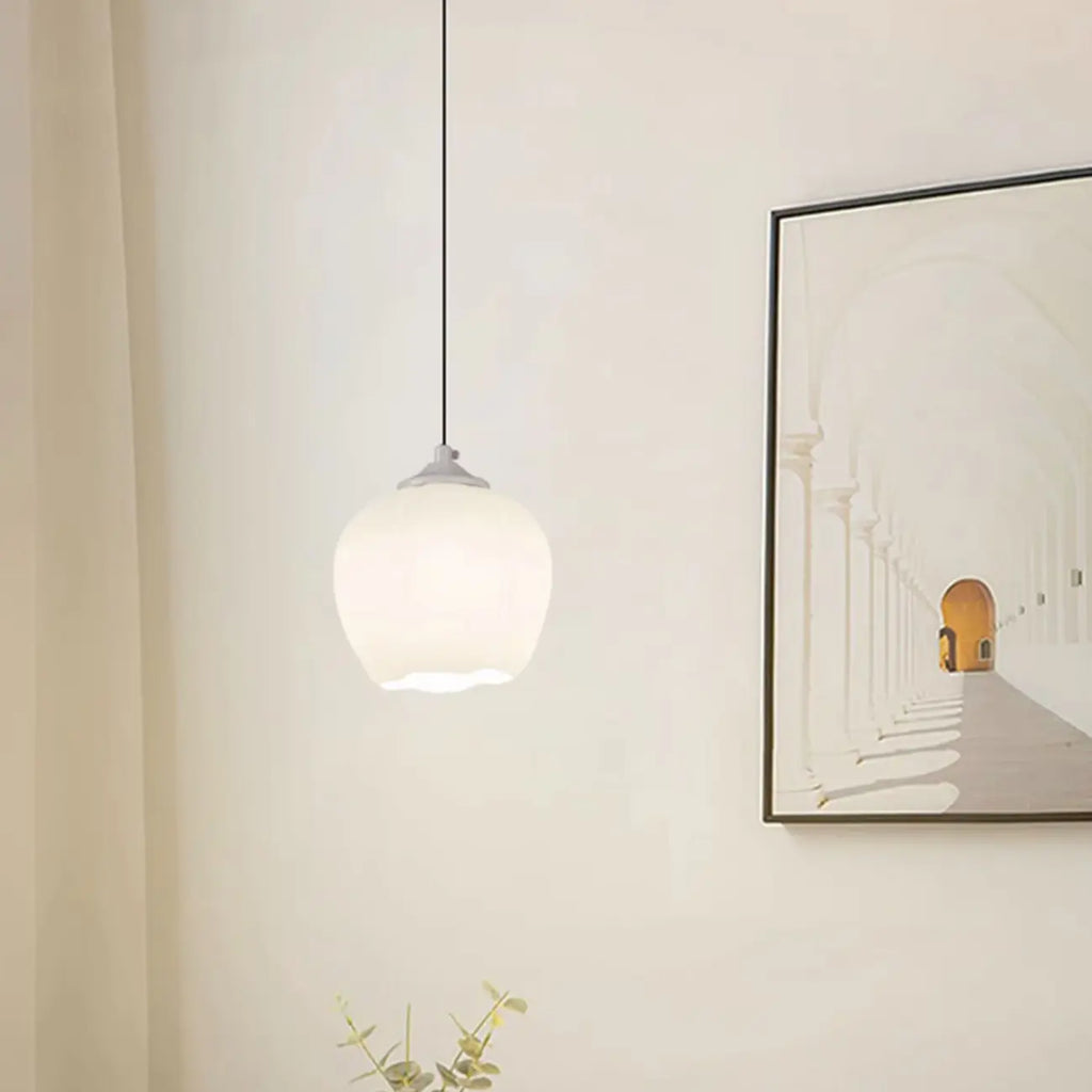 Lampe de chevet enfant, suspension tulipe en verre blanc