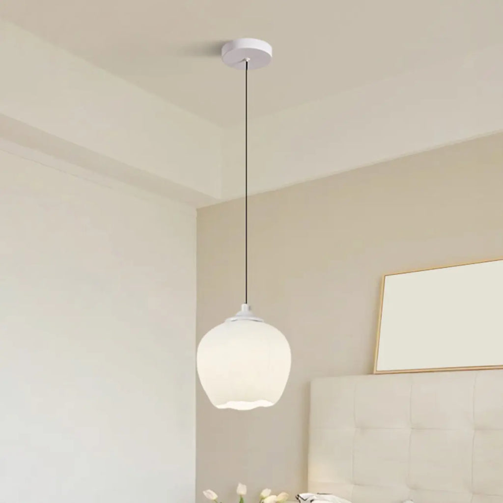 Lampe de chevet enfant, suspension tulipe en verre blanc