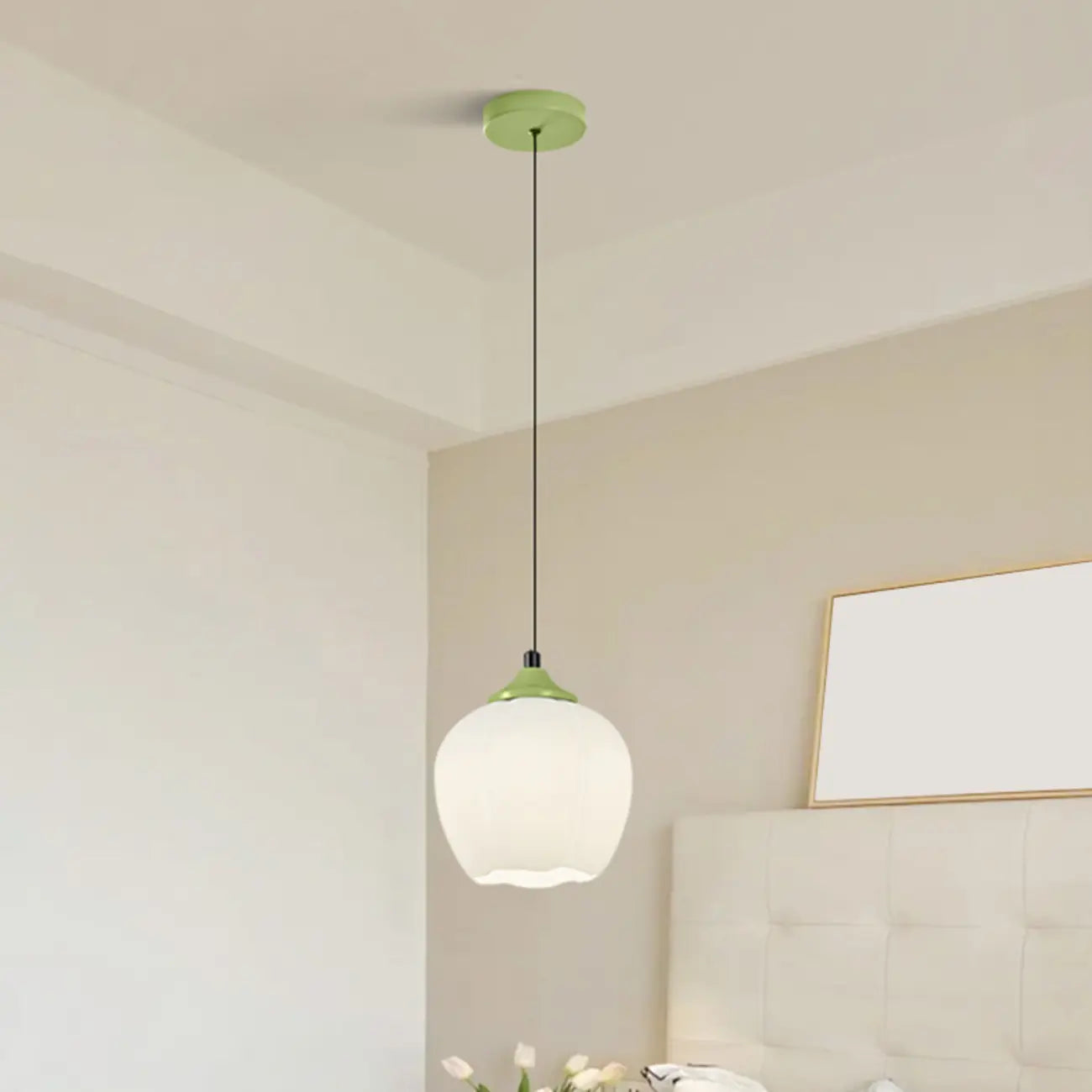 Lampe de chevet enfant, suspension tulipe en verre blanc