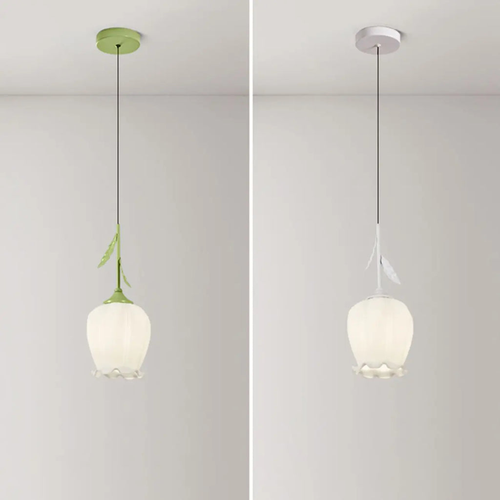 Lampe de chevet enfant, suspension tulipe en verre blanc