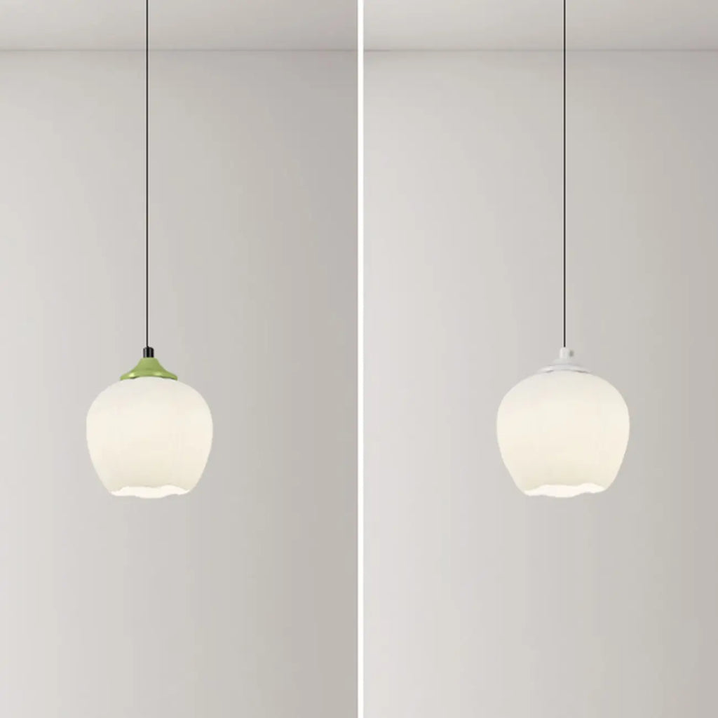 Lampe de chevet enfant, suspension tulipe en verre blanc