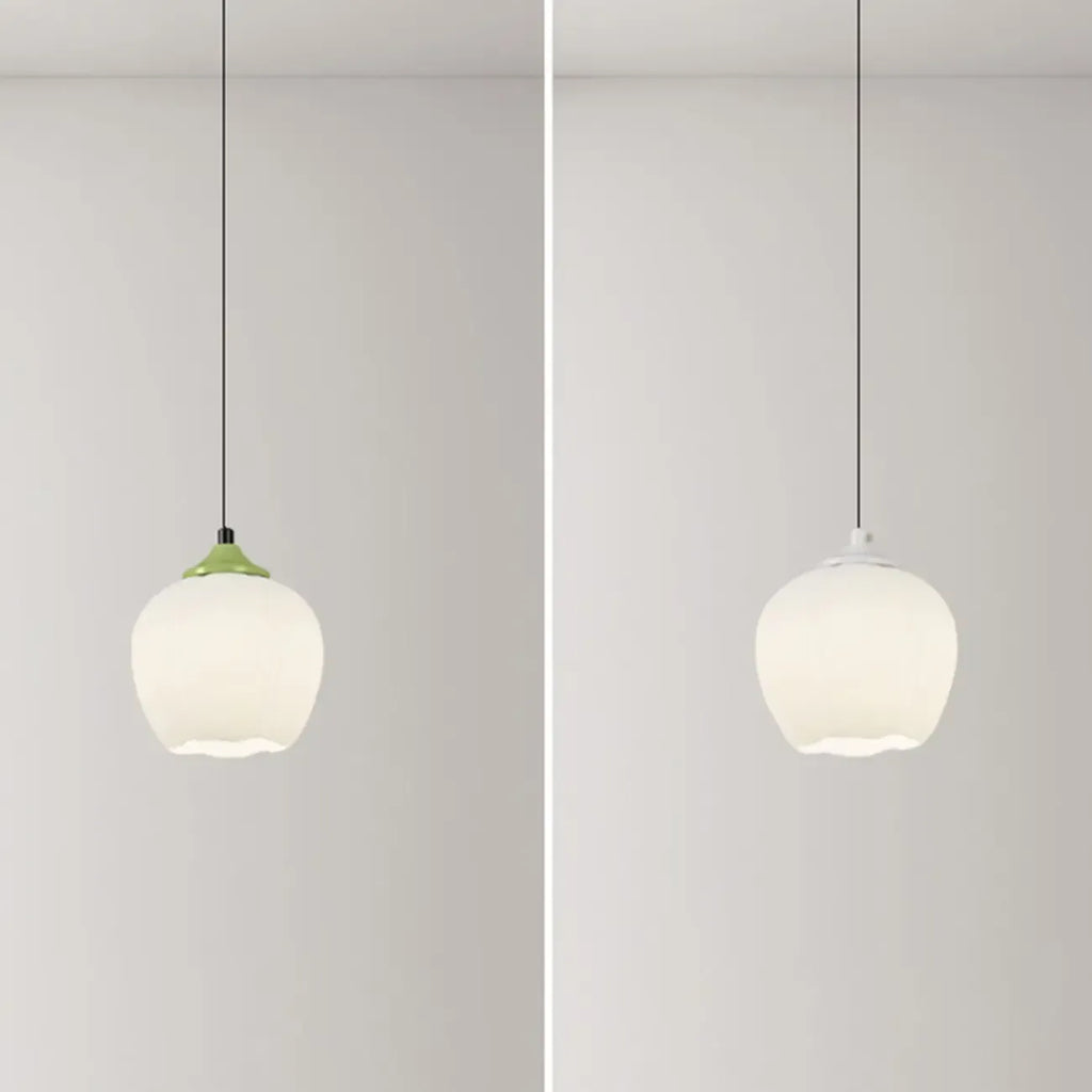 Lampe de chevet enfant, suspension tulipe en verre blanc